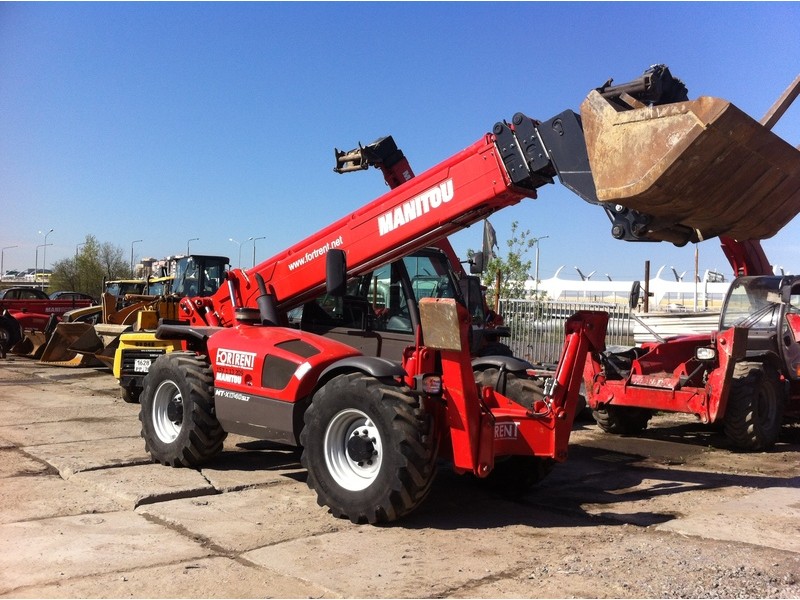 Телескопические погрузчики Manitou МT1740 Телескопические погрузчики Manitou МT1740