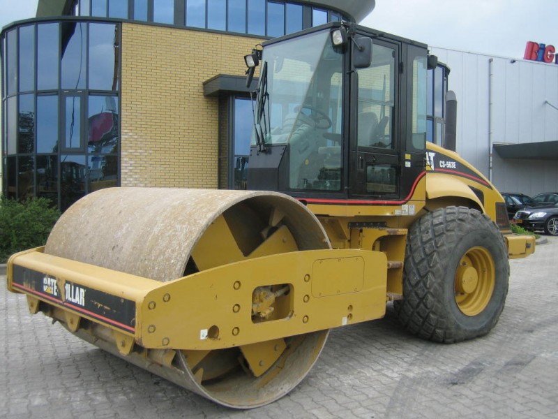 Каток грунтовый CAT SC 583 E